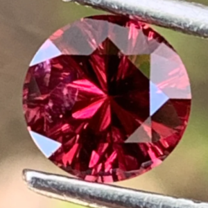 Garnet Round Deep Red Concave Cut / Fantasy Cut 5.65 mm / 0.79 Ct Natural Loose Gemstone For Jewelry Making